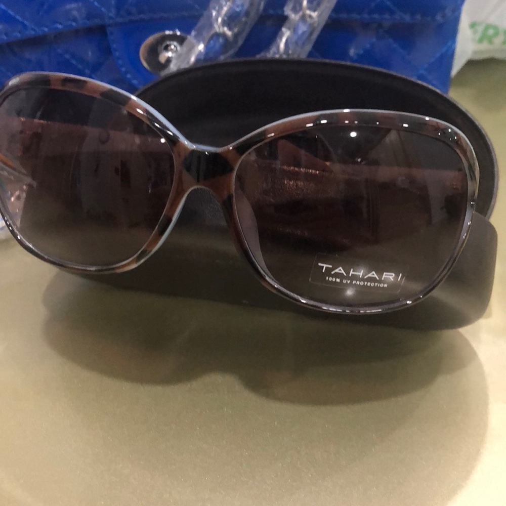 Super gorgeous Ellie tahari sunnies by viviglam π - Picture 16 of 16
